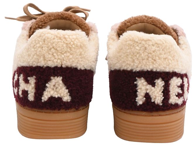 Sneaker alte Chanel in shearling in pelle d'agnello marrone - vista 3
