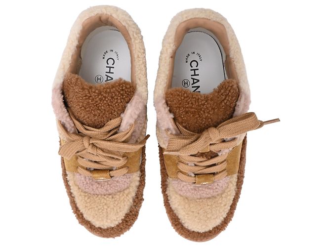 Sneaker alte Chanel in shearling in pelle d'agnello marrone - vista 5