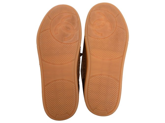 Sneaker alte Chanel in shearling in pelle d'agnello marrone - vista 6