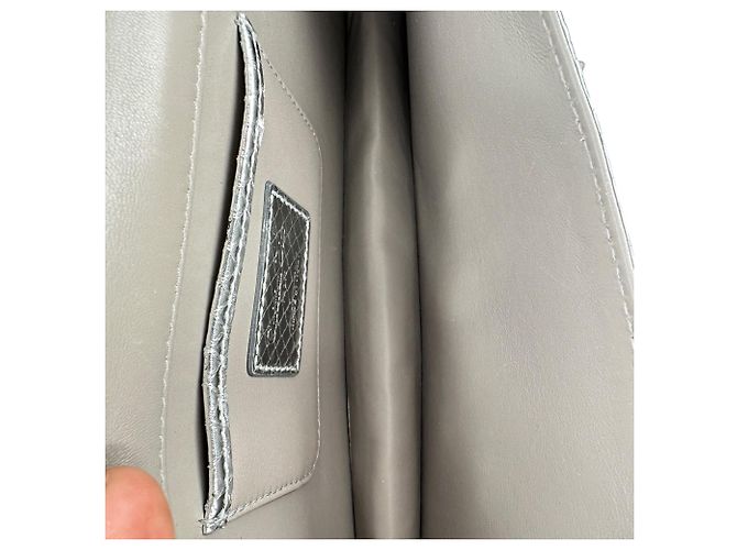 Christian Dior Python Flap Long Chain Clutch aus silbernem Leder - Ansicht 11