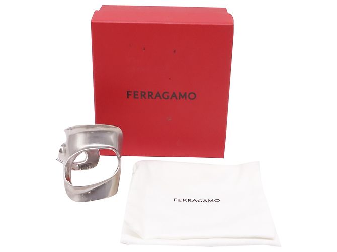 Salvatore Ferragamo Bracciale rigido Ferragamo Small Sculptural Cutout in ottone argentato - vista 4