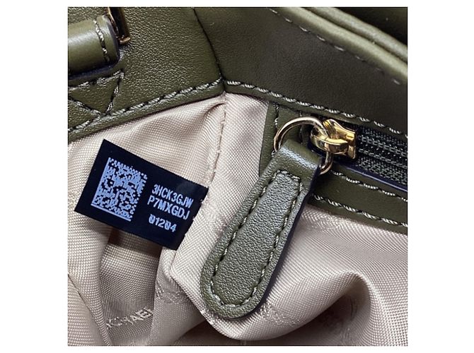 Borsa a tracolla piccola con patta Michael Kors con perle in pelle Olive - vista 8