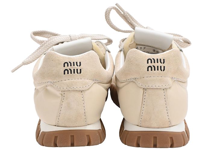 Sneakers Miu Miu Tyre Technical in camoscio avorio - vista 3
