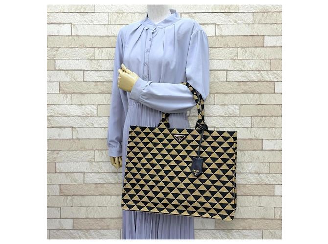 Prada Große Tote-Bag mit besticktem Symbol - Ansicht 2