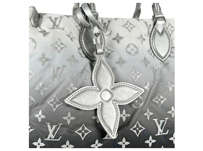 Louis Vuitton Monogram Nylon Schultertasche - Ansicht 11