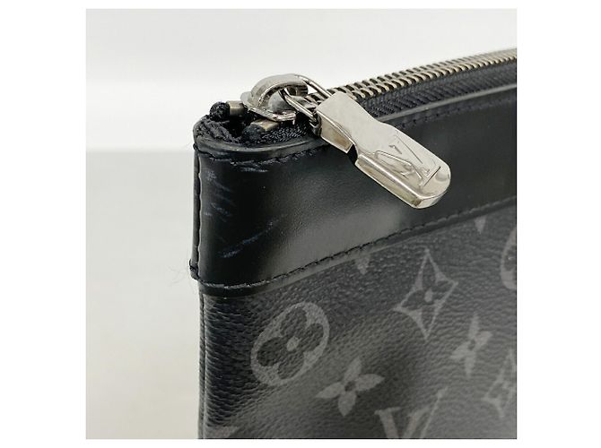 Louis Vuitton Monogram Eclipse Pochette Discovery Clutch Bag - vista 8