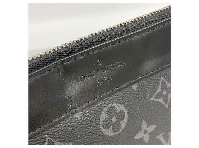 Louis Vuitton Monogram Eclipse Pochette Discovery Clutch Bag - vista 9