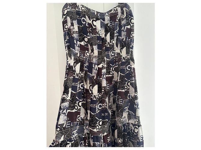 Sommerkleid mit Chanel-Logo-Print - Ansicht 4