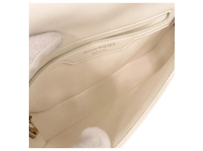 Alexander McQueen The Seal Mini Borsa a tracolla in pelle Ivory con catena - vista 7