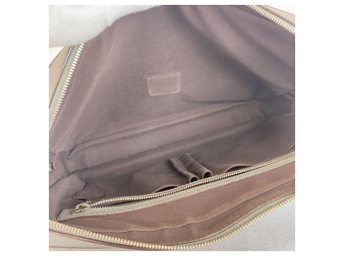 Borsa Business Louis Vuitton Taiga Vasili GM - vista 5