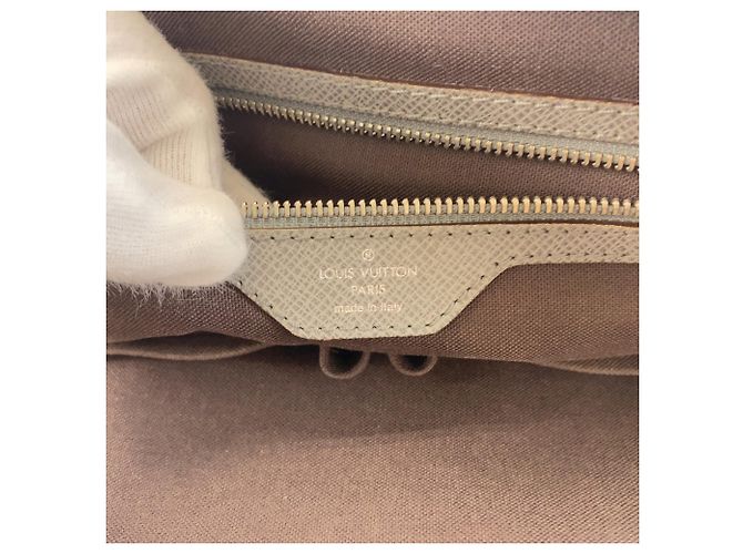 Borsa Business Louis Vuitton Taiga Vasili GM - vista 6