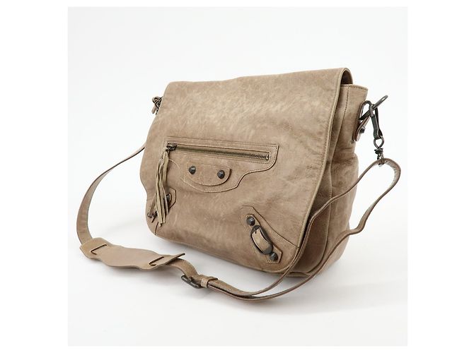 Balenciaga Classic Studs Folk Messenger Leather - vista 3