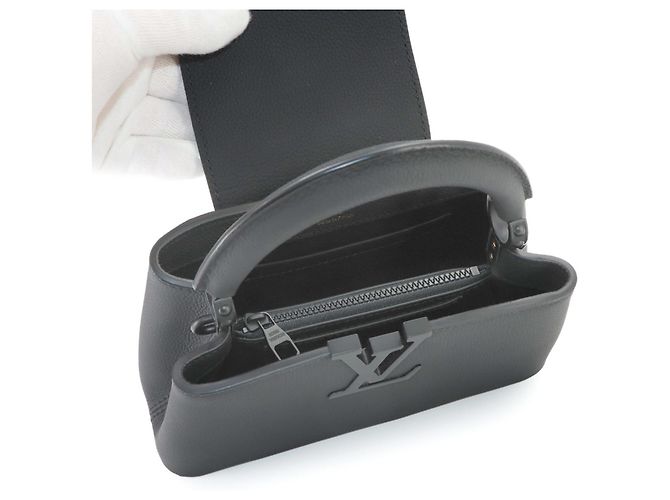 Borsa Louis Vuitton Capucines EW MINI - vista 7
