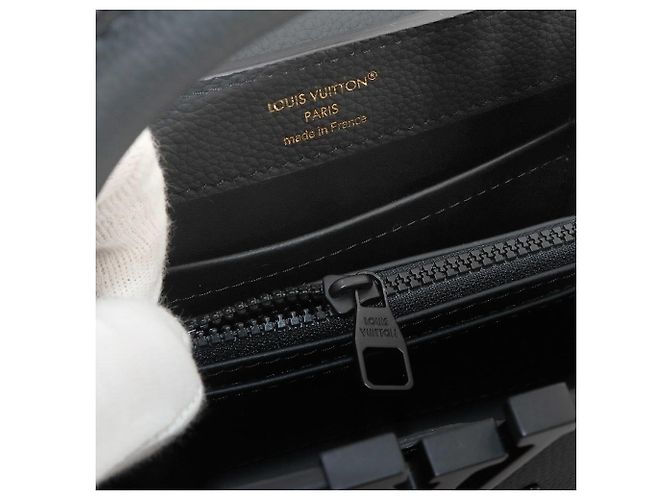 Borsa Louis Vuitton Capucines EW MINI - vista 9