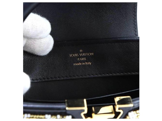 Borsa Louis Vuitton Capucines MINI - vista 7