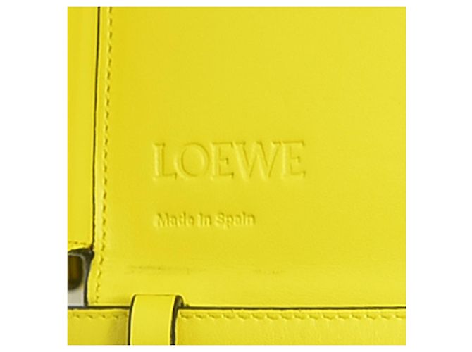 Borsa a tracolla in pelle gialla Loewe - vista 13