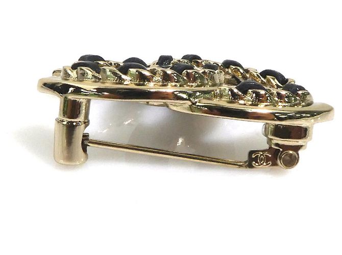 Spilla in pelle nera e oro Chanel - vista 4