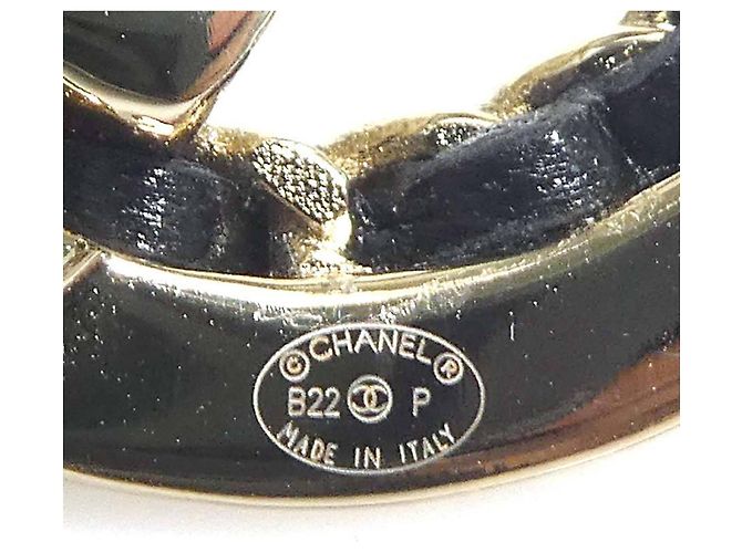 Spilla in pelle nera e oro Chanel - vista 9