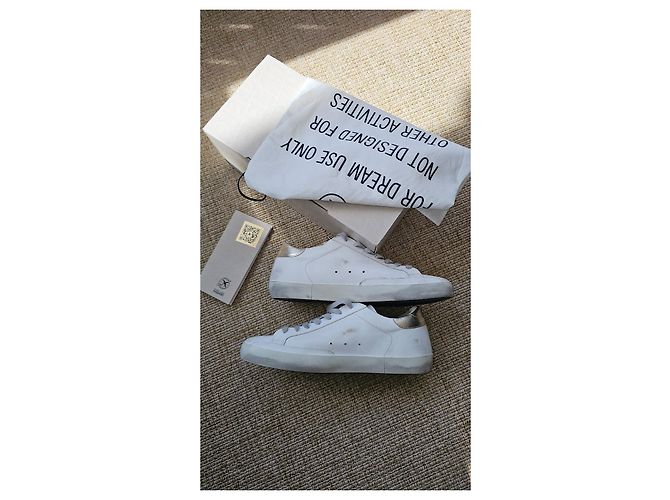 Golden Goose Sneakers Superstar Classic in pelle bianca e stella rossa - vista 3