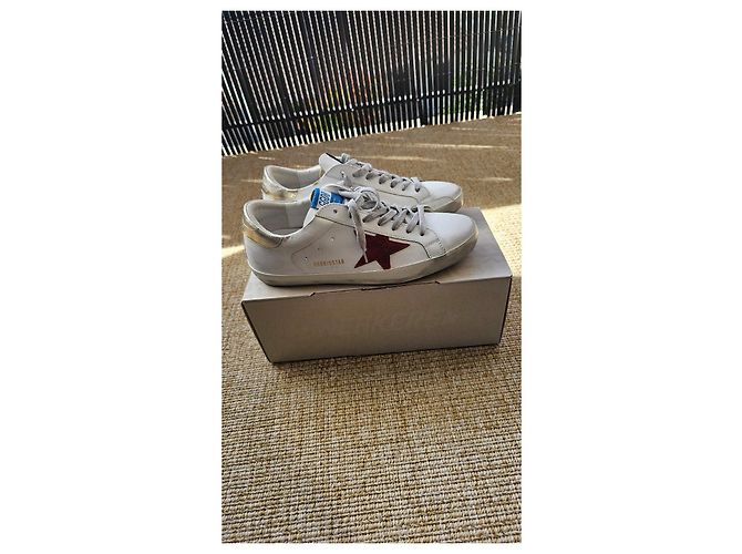 Golden Goose Sneakers Superstar Classic in pelle bianca e stella rossa - vista 6