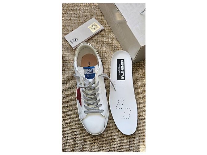 Golden Goose Sneakers Superstar Classic in pelle bianca e stella rossa - vista 9