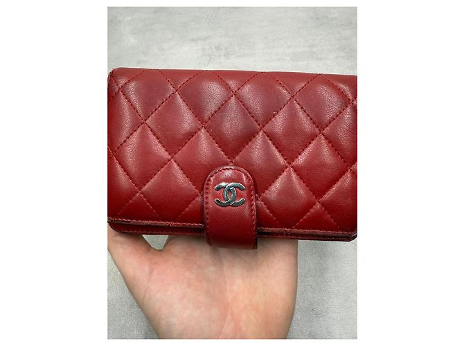 Chanel cartera de piel acolchada en rojo - vista 3