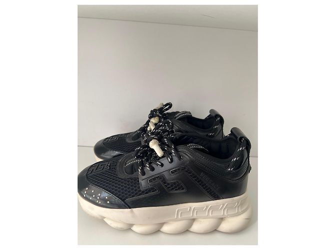 Sneakers Versace Chain Reaction in pelle nera e mesh - vista 4