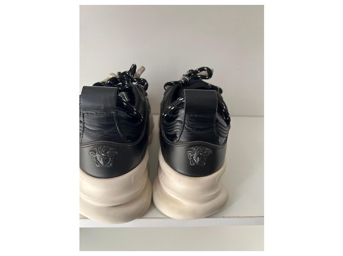 Sneakers Versace Chain Reaction in pelle nera e mesh - vista 5