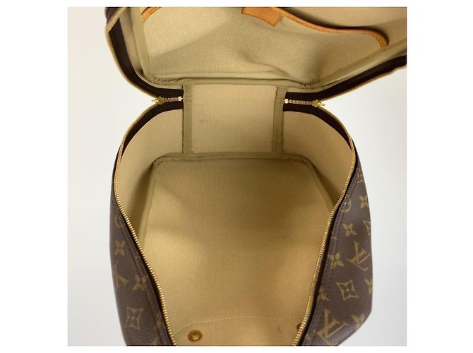 Bolso Louis Vuitton Monogram Excursion - vista 9
