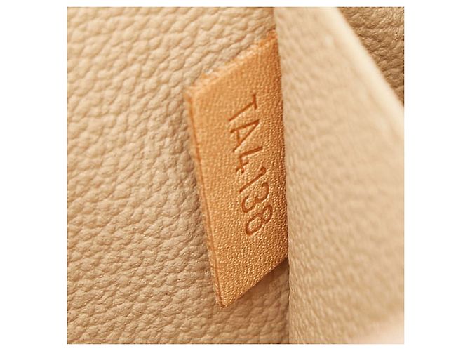 Louis Vuitton Epi Pochette Toilette 26 Clutch Bag - vista 10