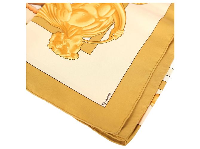 Carré 90 in seta Hermès “Zéphyr” Gold di Julia Abadie - vista 2