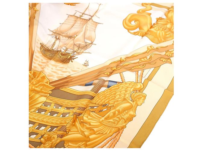 Carré 90 in seta Hermès “Zéphyr” Gold di Julia Abadie - vista 3