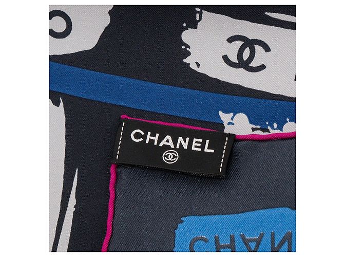 CHANEL - Foulard di seta Chanel 90 blu e grigio - vista 4