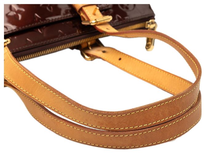 Borsa a tracolla Louis Vuitton Monogram Vernis Rosewood Avenue rossa - vista 8