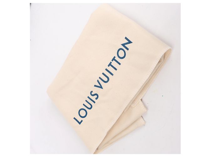 Borsa a tracolla Louis Vuitton Lowkey Hobo MM in nero M24856 - vista 12