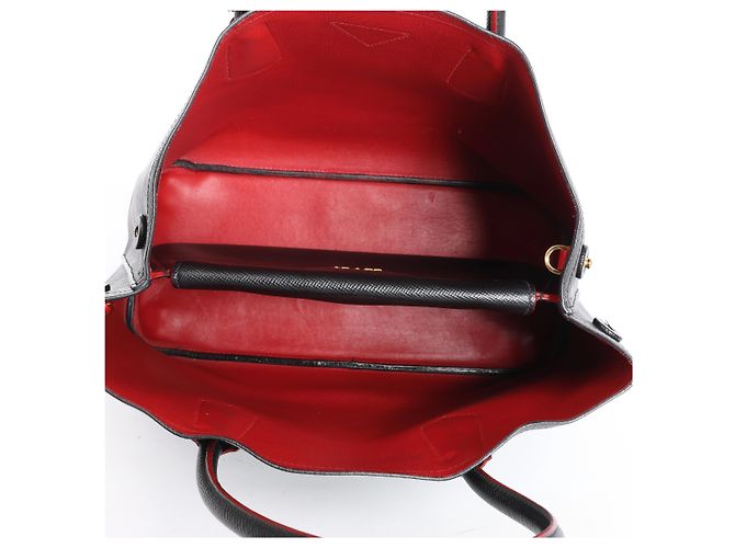 Bolsa Prada em couro Saffiano na cor preta - vista 11