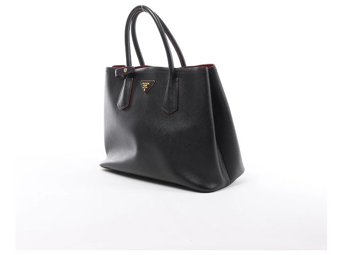 Bolsa Prada em couro Saffiano na cor preta - vista 2