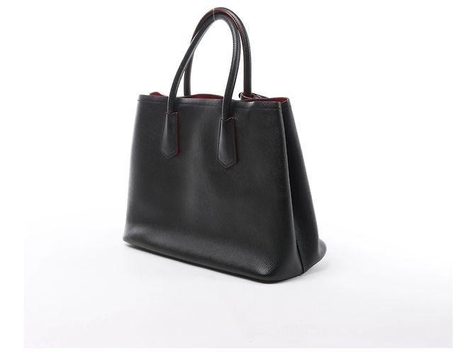 Bolsa Prada em couro Saffiano na cor preta - vista 3