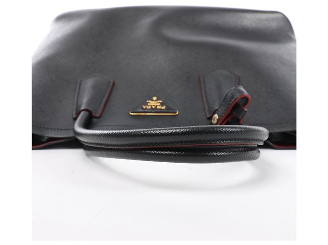 Bolsa Prada em couro Saffiano na cor preta - vista 6