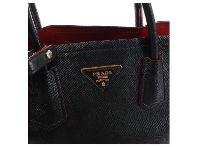 Bolsa Prada em couro Saffiano na cor preta - vista 7