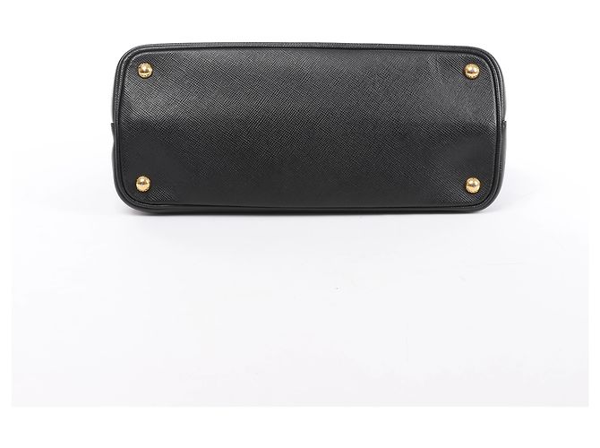 Bolsa Prada em couro Saffiano na cor preta - vista 8