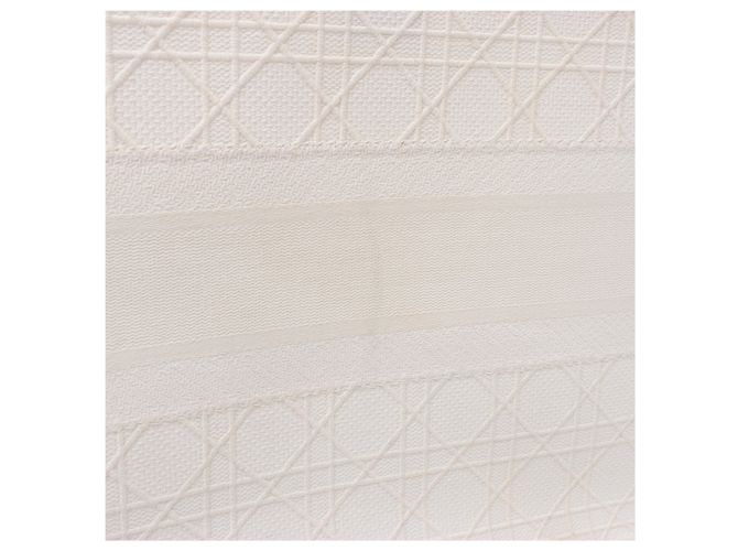 Borsa a tracolla Christian Dior Book Tote Medium Cannage Canvas in White - vista 11