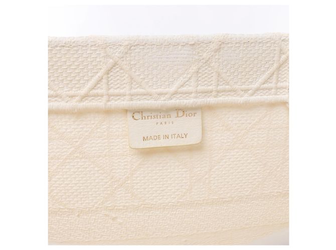 Borsa a tracolla Christian Dior Book Tote Medium Cannage Canvas in White - vista 13