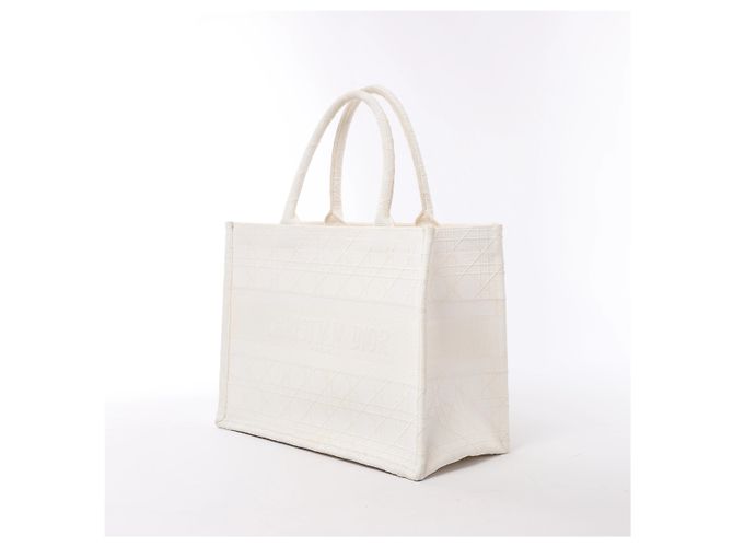 Borsa a tracolla Christian Dior Book Tote Medium Cannage Canvas in White - vista 2