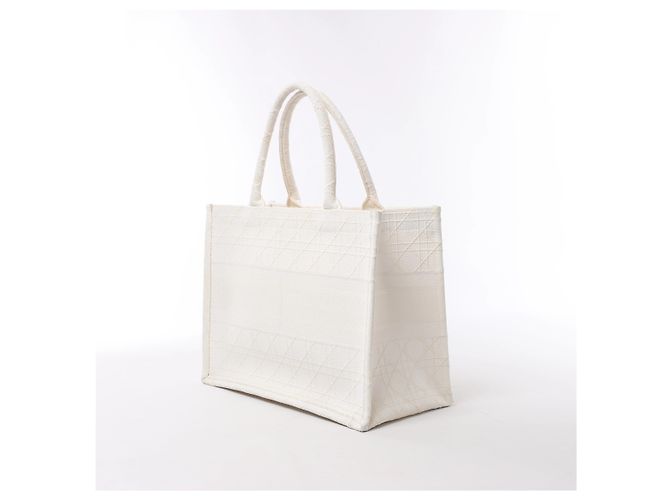 Borsa a tracolla Christian Dior Book Tote Medium Cannage Canvas in White - vista 3