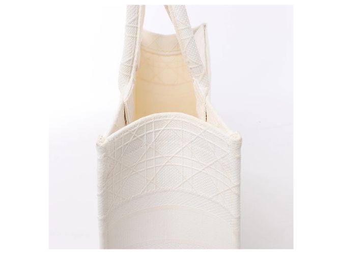 Borsa a tracolla Christian Dior Book Tote Medium Cannage Canvas in White - vista 4