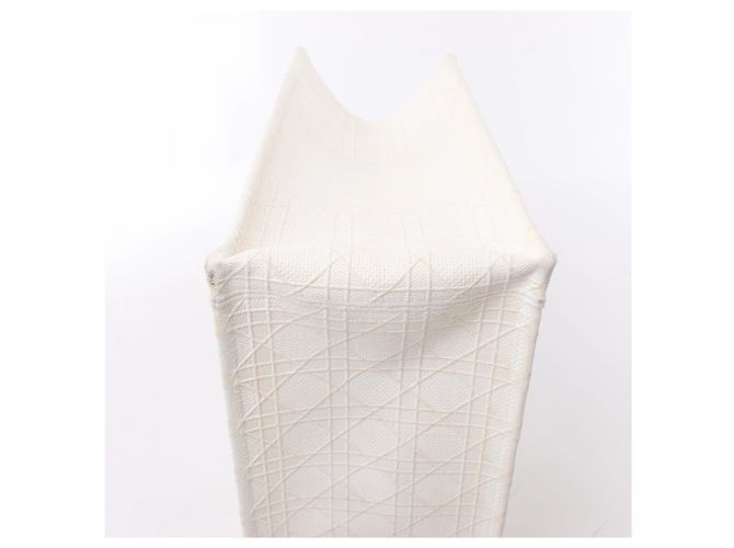 Borsa a tracolla Christian Dior Book Tote Medium Cannage Canvas in White - vista 8