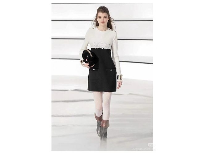 Chanel Kleid aus Wolle Größe 34 - Ansicht 8