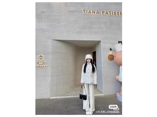Chanel gesteppte Jacke in Weiß aus Polyamid - Ansicht 8