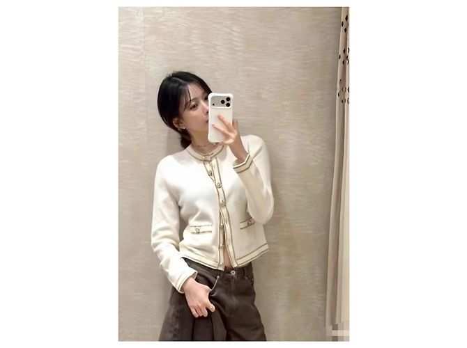 Chanel Kaschmir Cardigan Weiß mit Goldborte Größe 34 - Ansicht 9